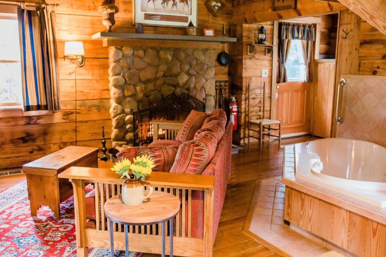 Arrowhead Inn Дарем Экстерьер фото
