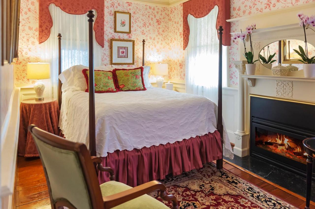 Arrowhead Inn Дарем Экстерьер фото